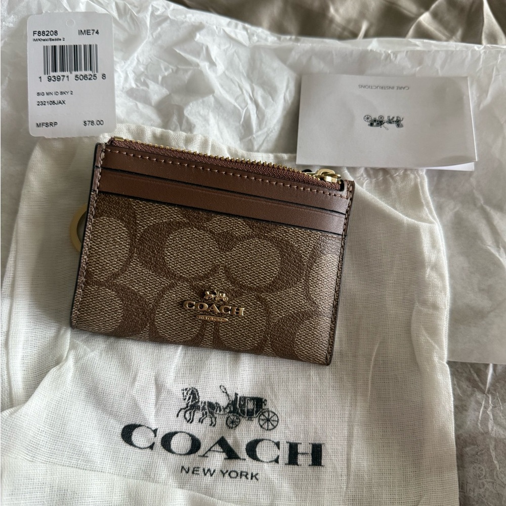 New with tags Coach Signature Brown and tan and gold Key Card Holder - Picture 7 of 8
